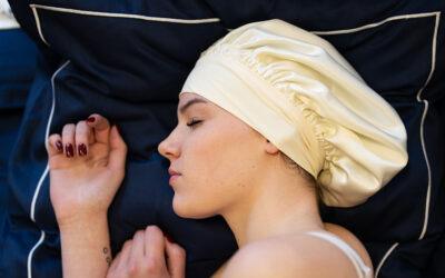 Le bonnet de nuit : l&rsquo;allié beauté capillaire pendant le sommeil