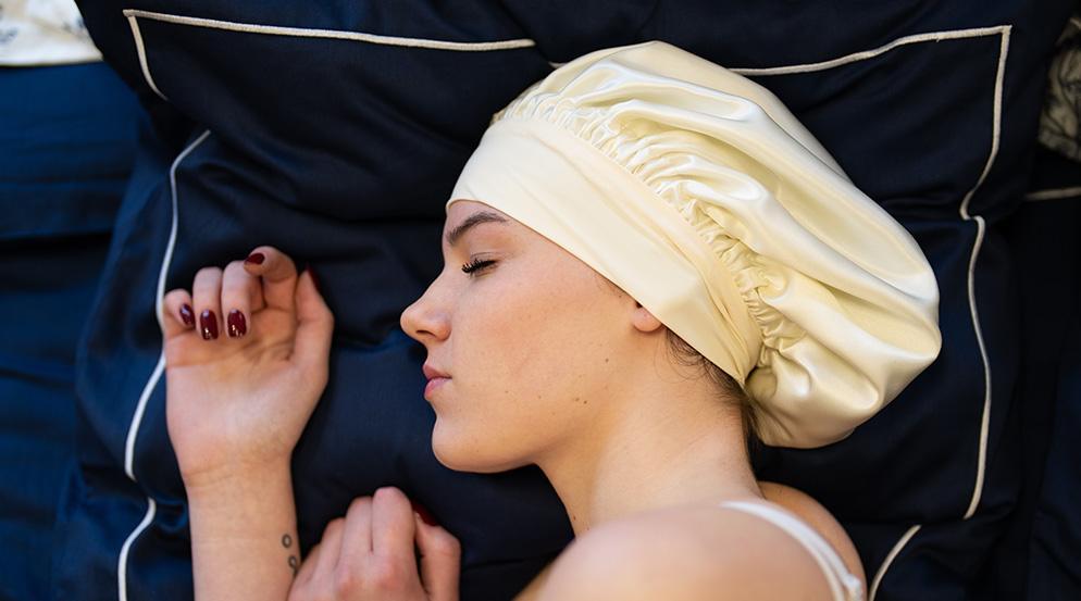 BONNET DE NUIT® : le bonnet de nuit en soie l'allié capillaire de vos nuits