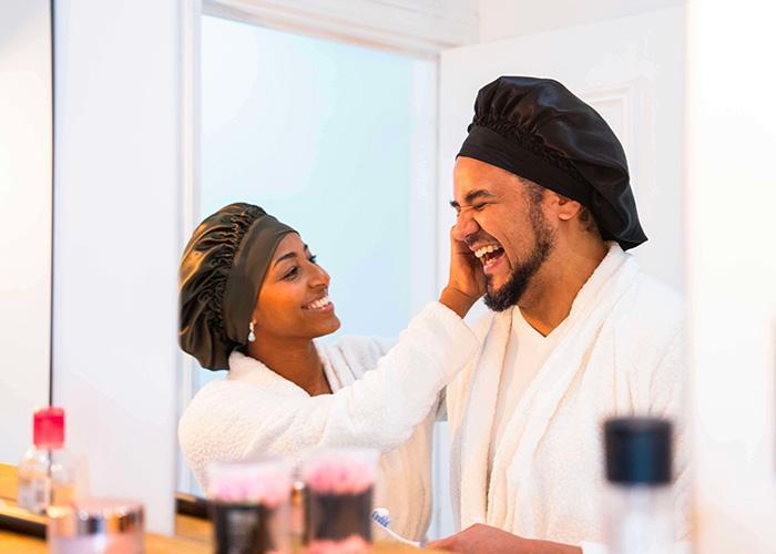 BONNET DE NUIT® : les bienfaits de la soie naturelle pour les cheveux et la peau. 