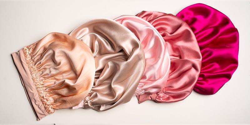 BONNET DE NUIT® : 2 finitions disponibles, ici intérieur et extérieur en soie.