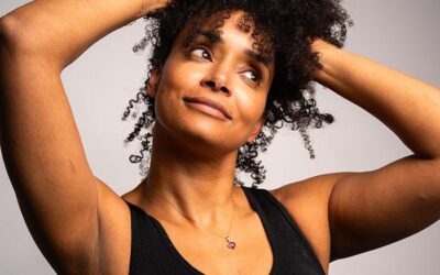Cheveux texturés : le retour au naturel, un mouvement de société qui change notre rapport aux cheveux